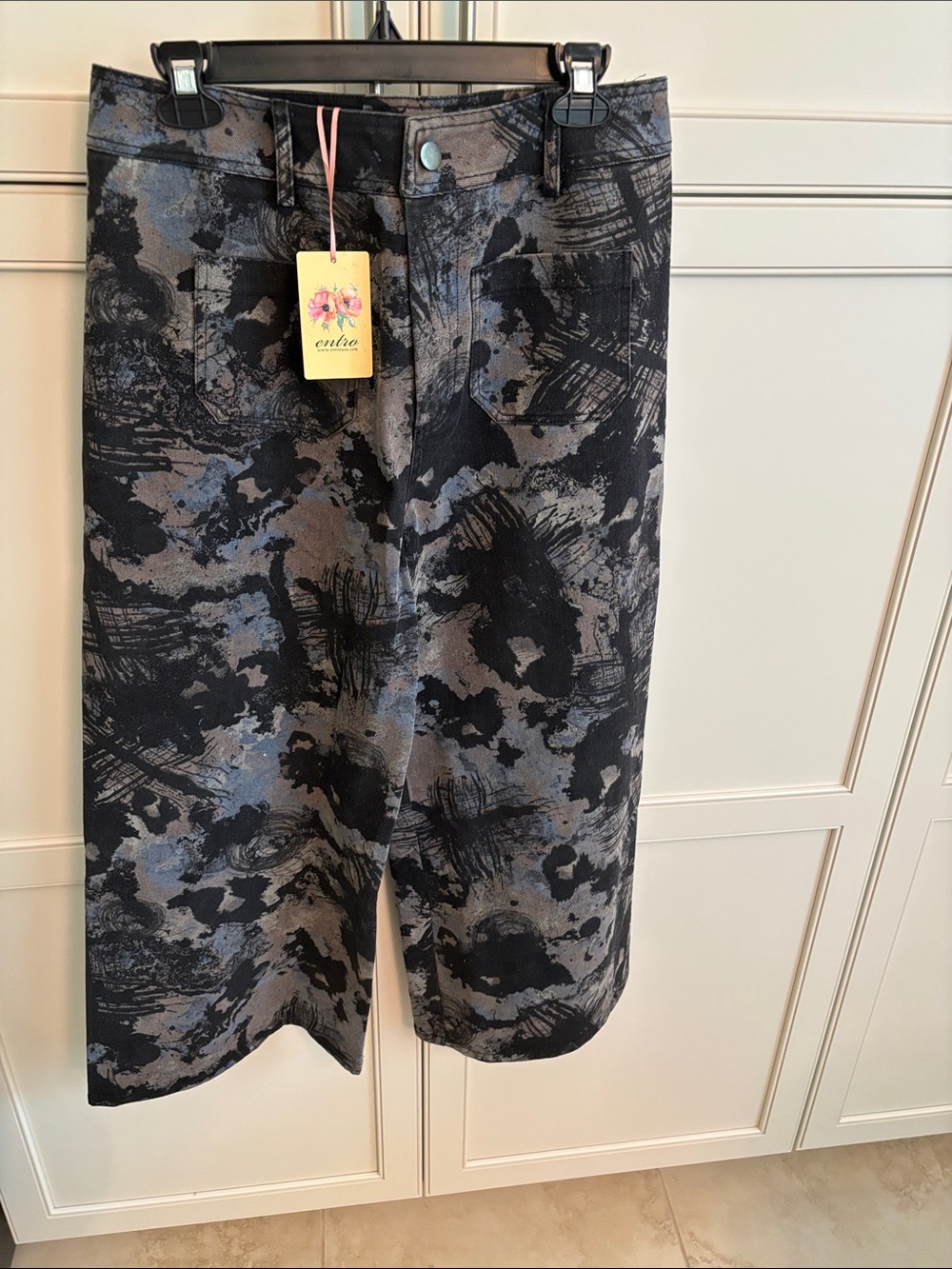 entro Black and Gray Abstract Pattern Flat Front Shorts